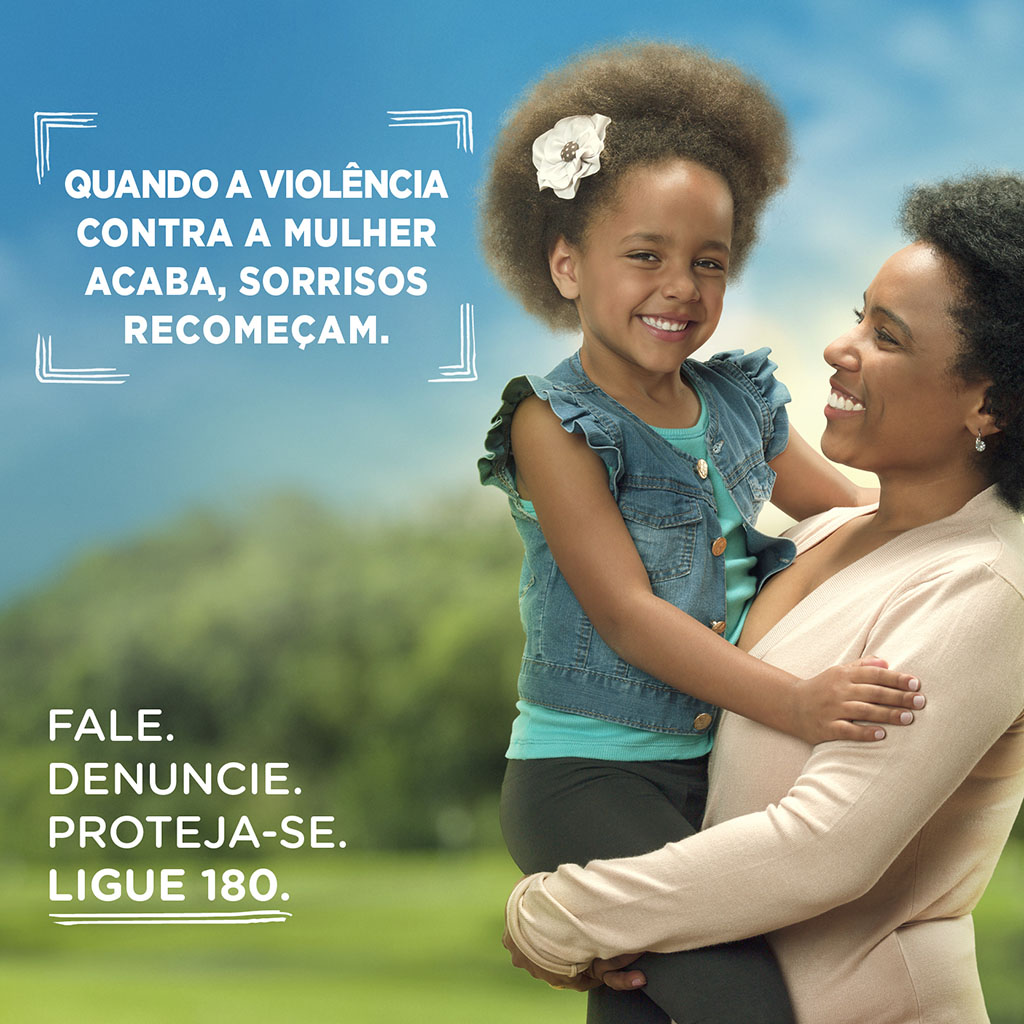 Serviços para mulher vítima de violência serão ofertados na Praça Santos Andrade neste sábado (24)